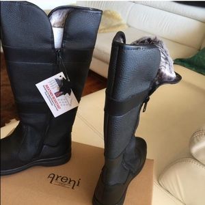 NWT  ARENI Women’s Black Warm Boots, size 9